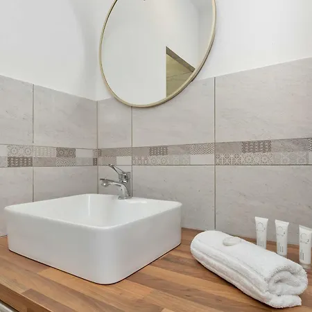 Comfortable For A Group Of Friends In Gdansk, Close To The Center By Renters Apartment *