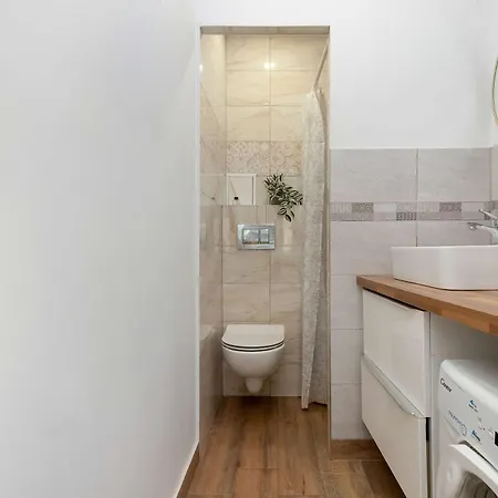 Comfortable For A Group Of Friends In Gdansk, Close To The Center By Renters Gdańsk